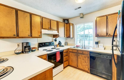 Charlotte House | University City Villa - Near UNCC,& PNC, Large Yard, Patio, Pet Friendly! Flash Deal: Save 15% Off!