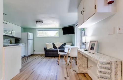 Eugene Cottage | University Cottage, 2 blocks from U of O.