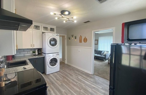 Lubbock House | University Cottage Ŧnn