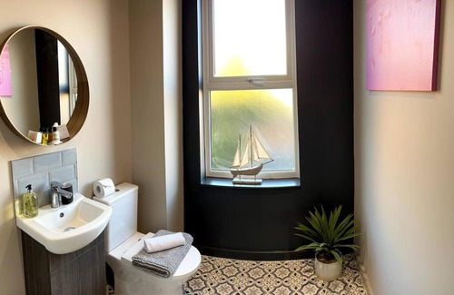 Loughborough Apartment | University Duplex Sleeps 6