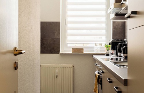 Holsterhausen Apartment | University Hospital and Messe Essen/Netflix/Wifi
