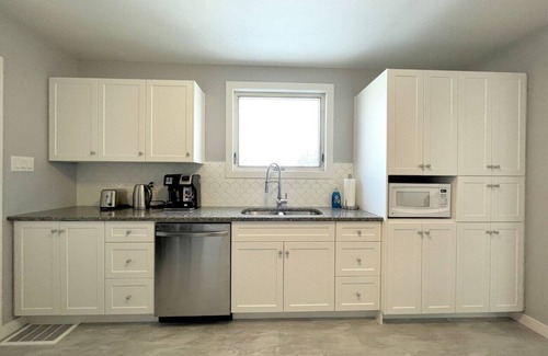 Thunder Bay Apartment | University, Hospital Close