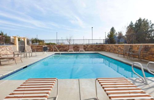 Dixon Hotel | University Hotel Davis Area by IHG
