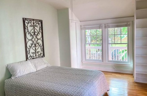 Duckpond House | University House - 8 Bedrooms Walk to UF/Stadium