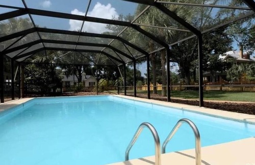 Duckpond House | University House - 8 Bedrooms Walk to UF/Stadium