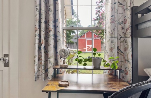 Kannapolis House | University Mill House-Relax & Explore/Stylish Escape with King bed/Firepit