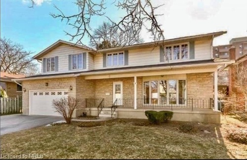 Guelph House | University of Guelph-2km nDetached home on a private cul de sac, 2500 sq ft.