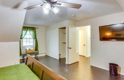 College Park House | University Villa near Bucknell with Pool