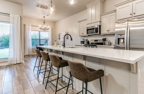 Wheatland House | Unleash Your Family’s Next Adventure: Stunning 4 Bed in Yukon!
