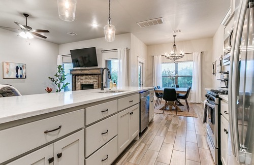 Wheatland House | Unleash Your Family’s Next Adventure: Stunning 4 Bed in Yukon!