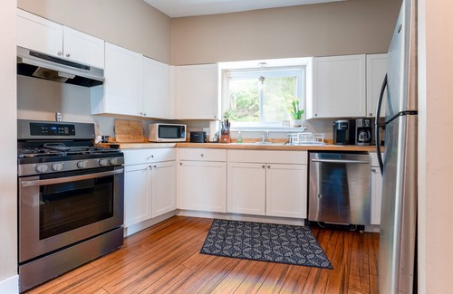 Pittsburgh Apartment | Unmatched City View! King Bed, 2BR Apt. Free Parking!