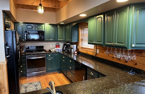 Oakland Cabin | Unobstructed lake views from living areas. Restaurants & activities in minutes