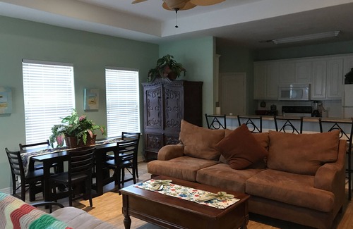 Surfside Beach House | Unobstructed Ocean View steps away to beach Aug 10-12 50% off @100 nt