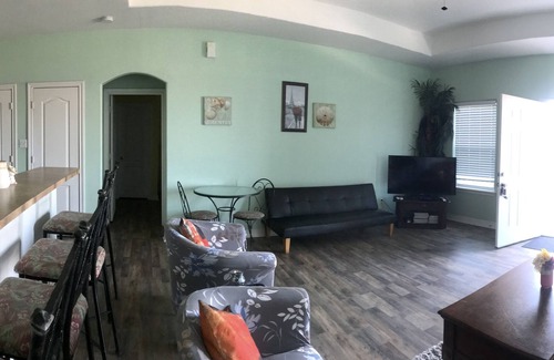 Surfside Beach House | Unobstructed Ocean View steps away to beach Aug 10-12 50% off @100 nt