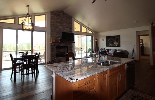 Ridgway House | Unobstructed views of Sneffels Range & minutes to town. Sleeps 10