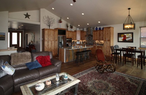 Ridgway House | Unobstructed views of Sneffels Range & minutes to town. Sleeps 10
