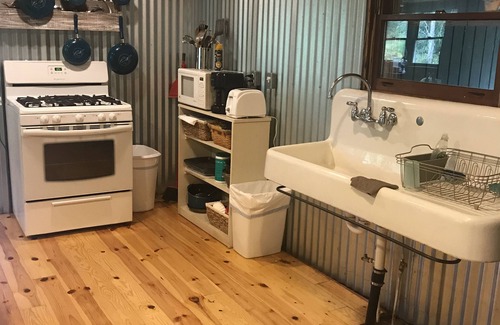 Marion House | Unplug and kick back! Simple, relaxing cabin on the Clam River.