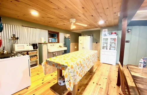 Marion House | Unplug and kick back! Simple, relaxing cabin on the Clam River.