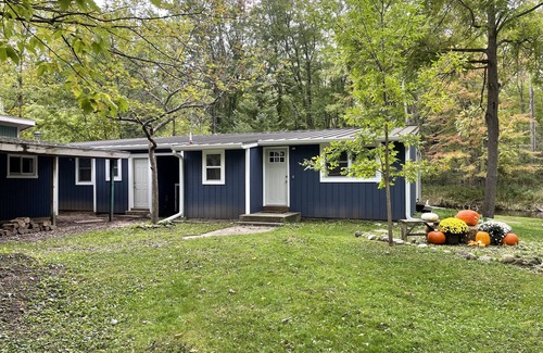 Marion House | Unplug and kick back! Simple, relaxing cabin on the Clam River.