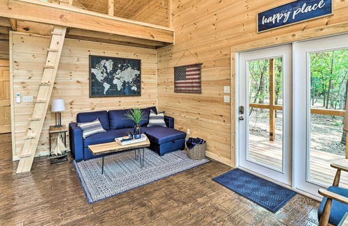 Newnata Cabin | Unplug by Greers Ferry Lake: Cabin w/ Views!