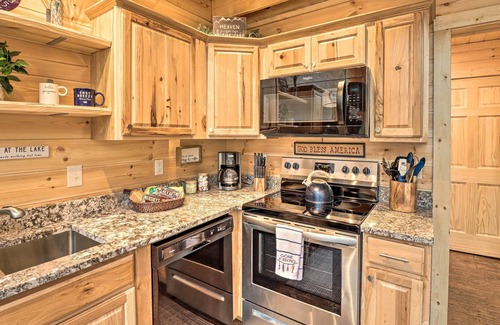 Newnata Cabin | Unplug by Greers Ferry Lake: Cabin w/ Views!