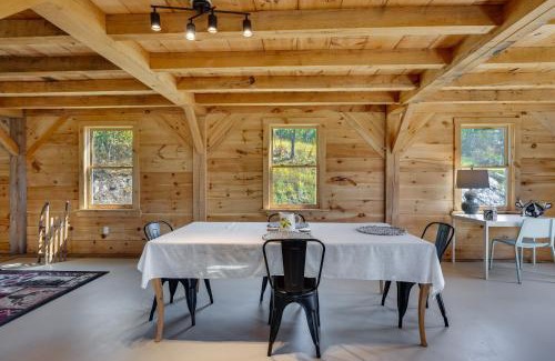 Sharon House | Unplug, Unwind and Explore Remote Vermont Cabin