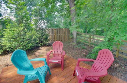 Sparta Apartment | Unplugged Retreat! Unique Yurt with Deck in Smokies
