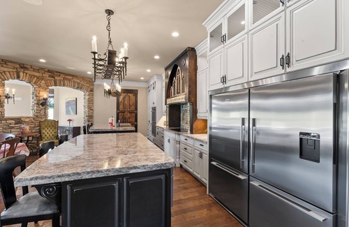 Keene House | Unrivaled Elegance in Bourbon & Horse Country, 9BR 7BA, Heated Pool & Spa