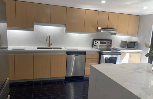 Bloor-Yorkville Apartment | Unrivaled Location on Yorkville Ave 2000 sq.ft -1 BED.