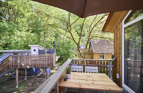 Bad Rodach Apartment | Unser Stelzenhaus ist für Vier Personen Gedacht, Gerne Können Auch Noch Babybett und Hochstuhl auf Anfrage Dazu Gestellt Werden. Die Einrichtung ist Naturfarben und Schwarz mit Schicken, Maritimen Details. Der Raum ist ca. 20 qm Groß und man Kann bei