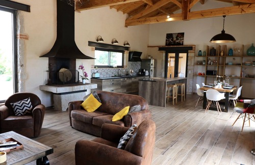 Septfonds Cottage | unusual cottage in a dovecote 4 people