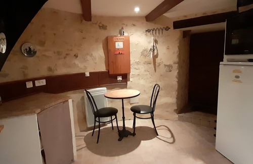 Saint-Cyr-des-Gats Cottage | Unusual mill