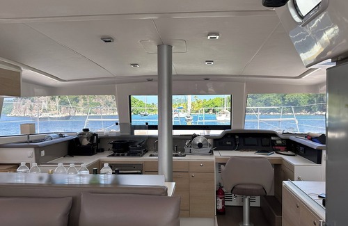 Grand Case Boat Rental | Unusual night in catamaran with dinner
