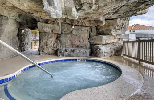 Canyon Corridor Resort | Unwind and Explore | Your Palm Springs Retreat! Gorgeous 4 Suite | Outdoor Pool