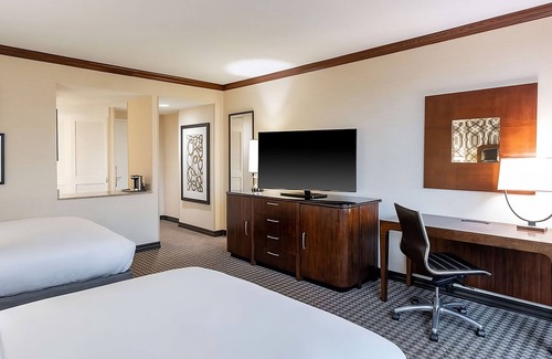 Alexandria West Hotel | Unwind and Indulge In Our Oasis! 2 Swimming Pools, Pet-friendly Property!