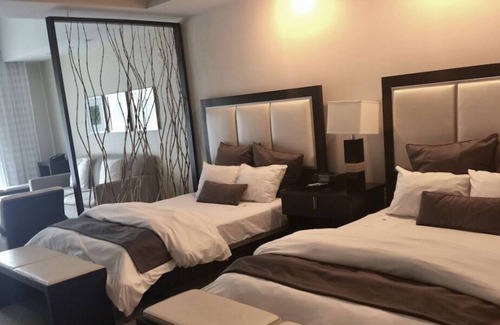 Ludlam House | Unwind and Relax in this Stunning Accommodation! Balcony | Outdoor Pool + Spa