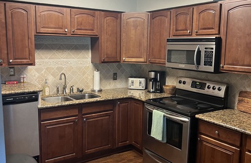 Brookeland Condo | Unwind at a spacious golf getaway overlooking the 3rd hole of Rayburn Country!