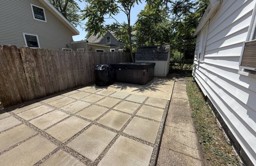 Nims House | Unwind at Lakeside | Cozy Beach Town 2 BR, 1 BA