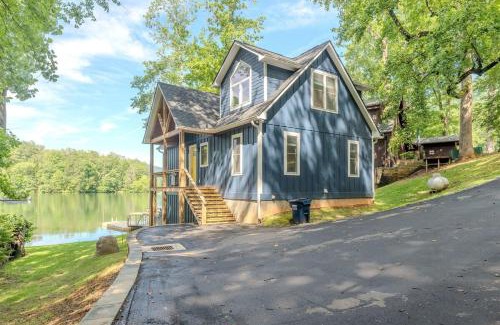 Robbinsville House | Unwind at Lakey McLakehouse on Lake Santeetlah