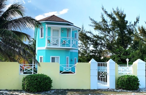 Nassau Villa | Unwind at this spacious seafront villa in paradise!