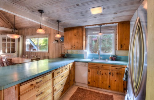 Tahoma House | Unwind at Woodland Chalet | Large Deck w/BBQ | Only 2 mi from Beach Access