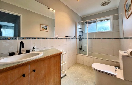 Golden Square House | Unwind @ Bendigo Family Retreat