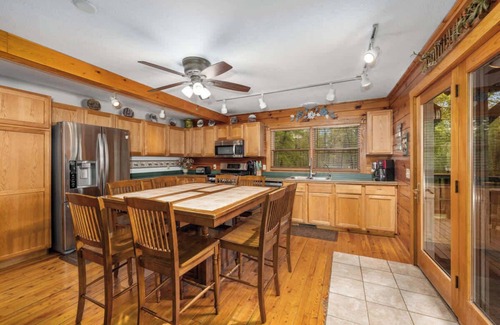 Ada House | Unwind by the Lake! 5BR Cabin + Private Pontoon