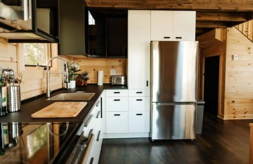 Tatamagouche Ski Chalet | Unwind by the Sea at The Salty Pearl: Your Charming Coastal Log Cottage