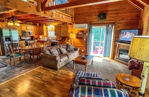 Piney Creek Cabin | Unwind, Explore, Repeat - This Fall @ Breezy River