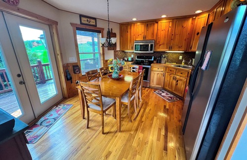 Sparta Cabin | Unwind, Explore, Repeat - This Fall @ Piney Creek Retreat