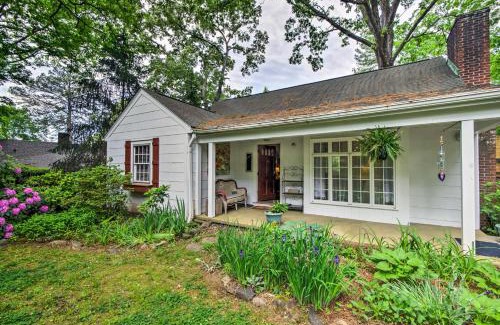 Lynn House | Unwind Fireside and Walk to Dtwn! Tyron Retreat