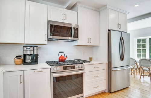 Pocasset House | Unwind Fireside & Walk to 2 Beaches! Pocasset Home