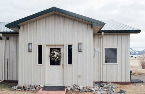 Pray House | ★ Unwind ★ Historic Pray Homestead | Ace Location!