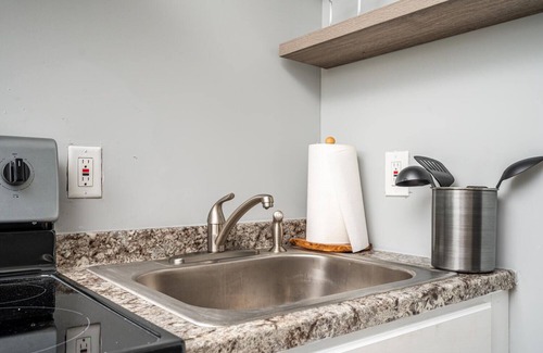 Marietta Apartment | Unwind in a Modern Suite near Marietta Square